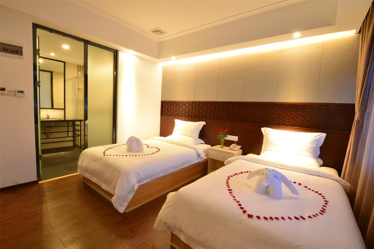 Royal Holiday Hotel Yangon Exterior photo